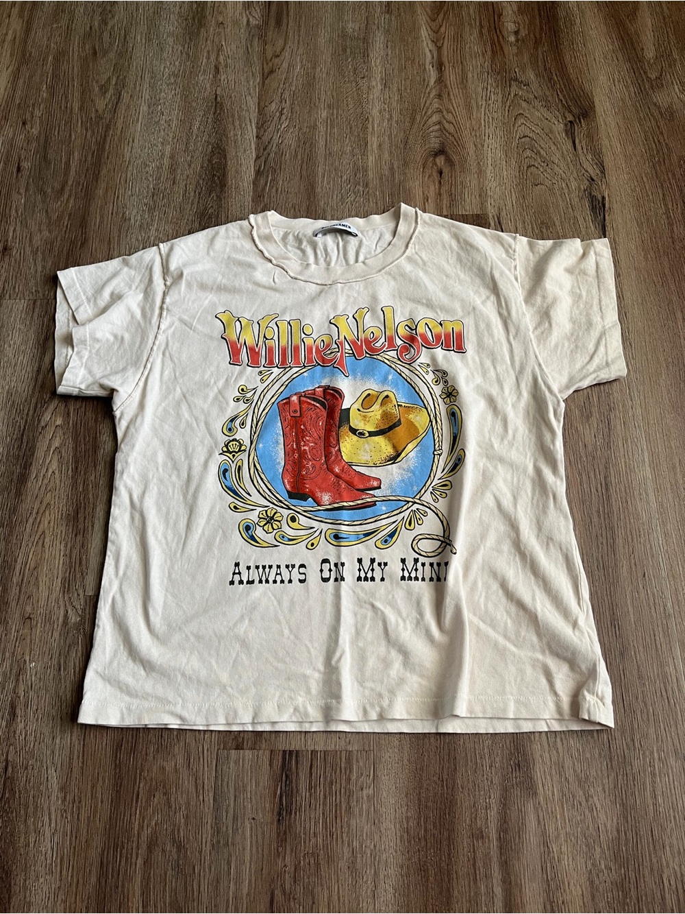 Flawed New Daydreamer Willie Nelson
Paisley Reverse Gf Tee Shirt